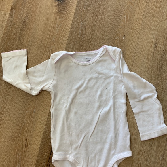 Set of 4  Girls Long Sleeve Onesies.Size 24 - Picture 4 of 5